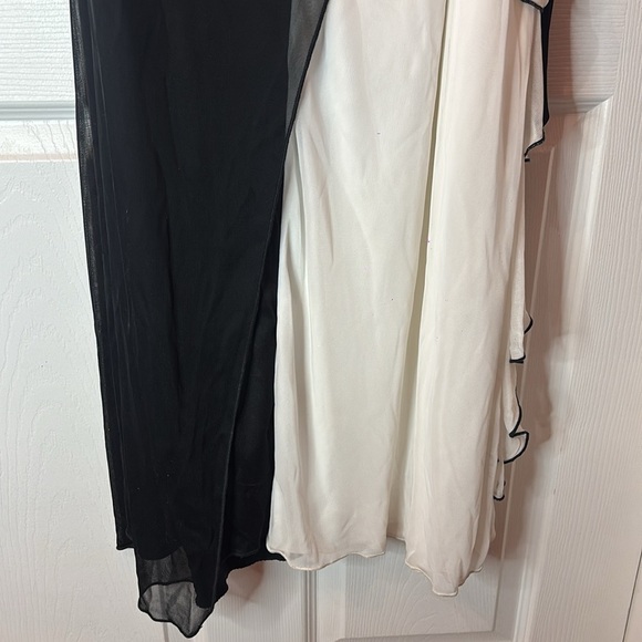 City Triangles Black and White Side Slit Halter Dress Size 13 - Picture 4 of 8